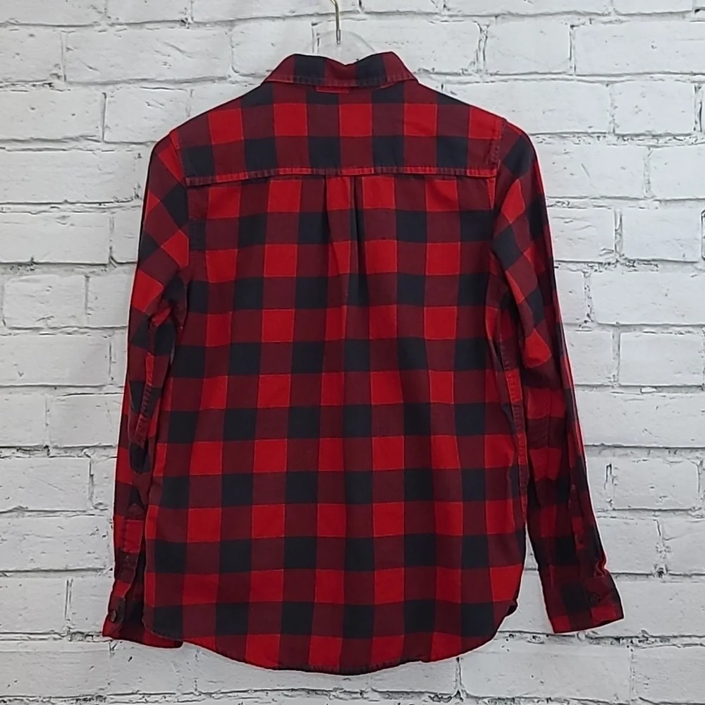 Cat & Jack Boys' Long Sleeve Flannel Button-Down Shirt in Red/Black Size XL/16